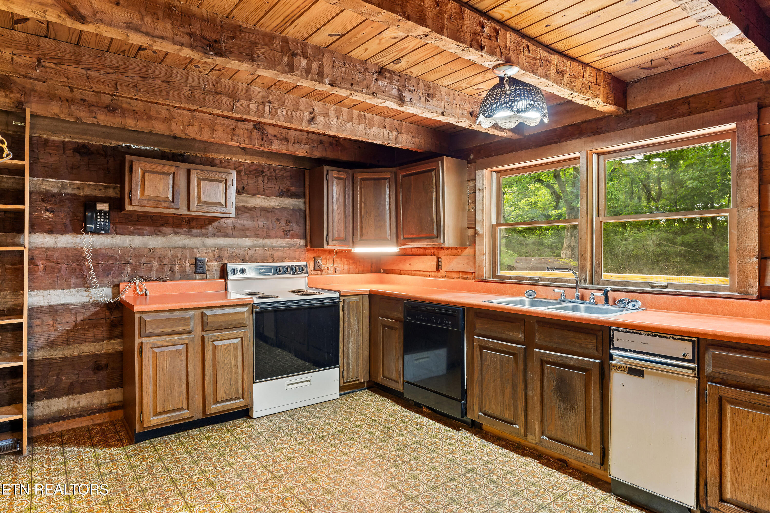 143 Old West Millers Cove Rd