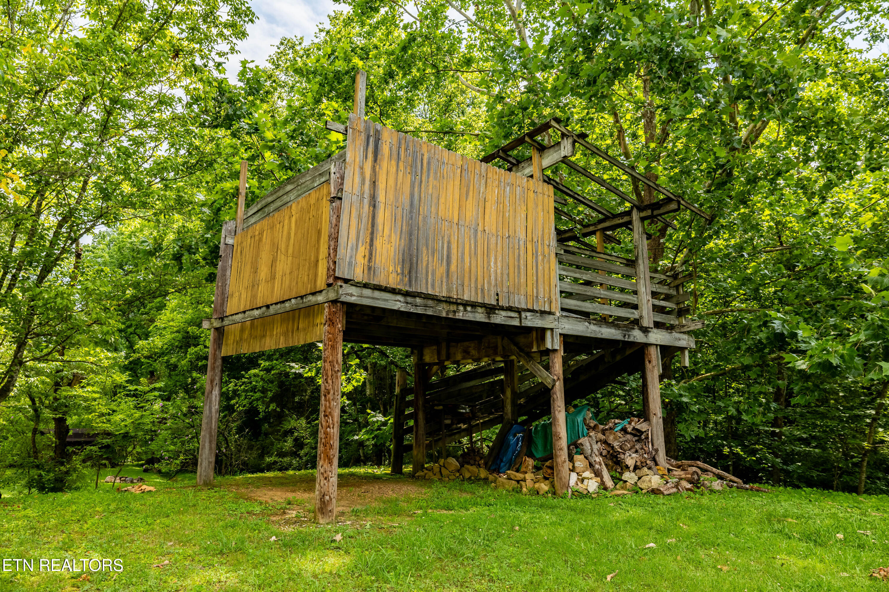 143 Old West Millers Cove Rd
