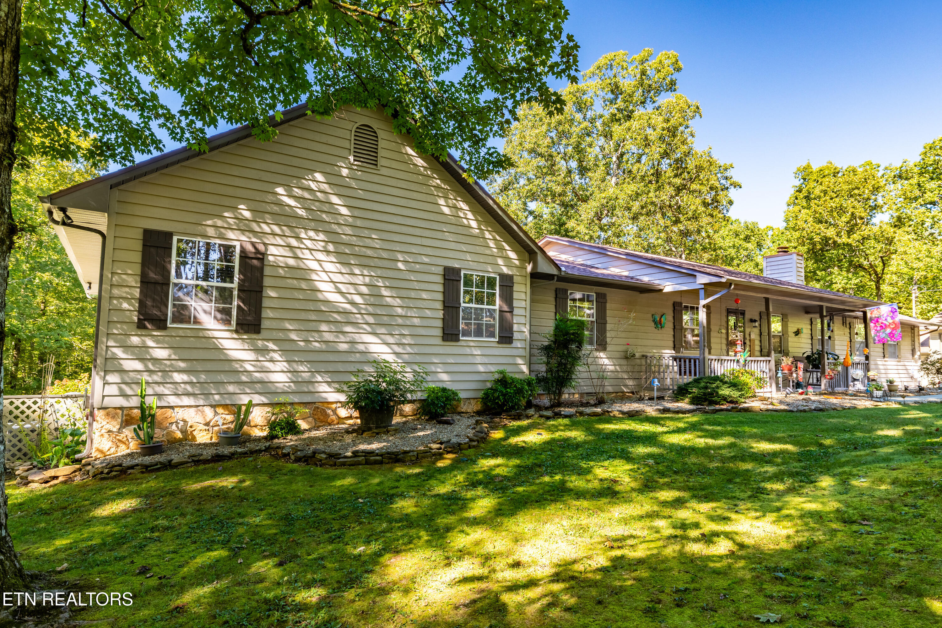 1845 Tree Tops Lane
