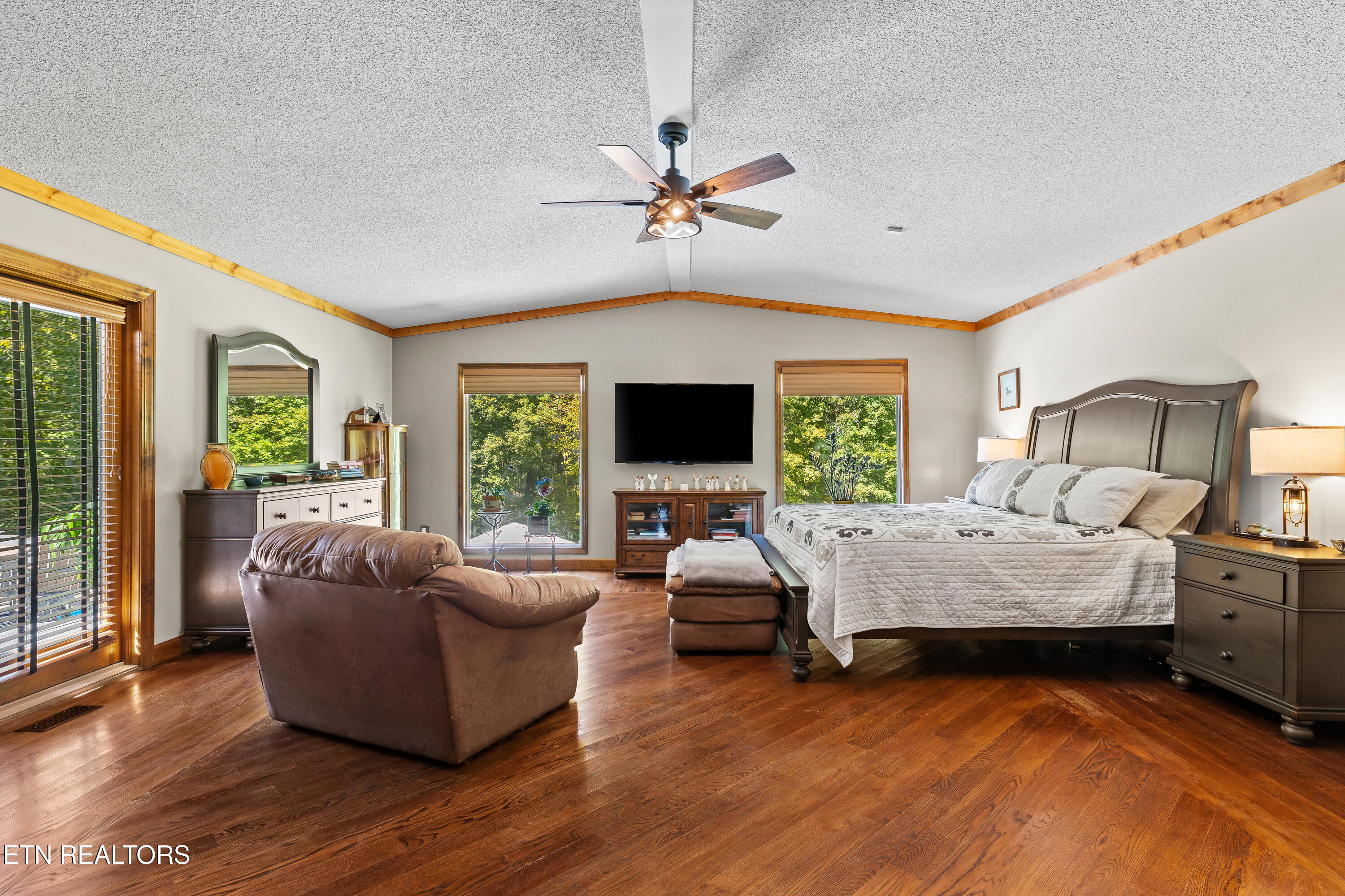1845 Tree Tops Lane