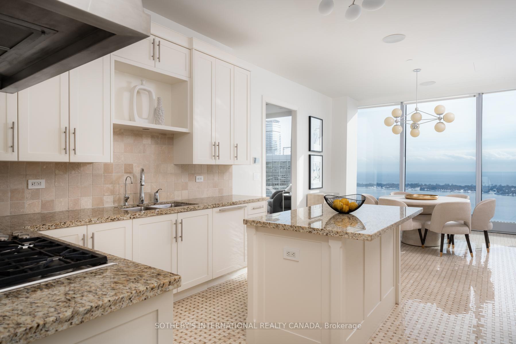 183 Wellington Street W 4104