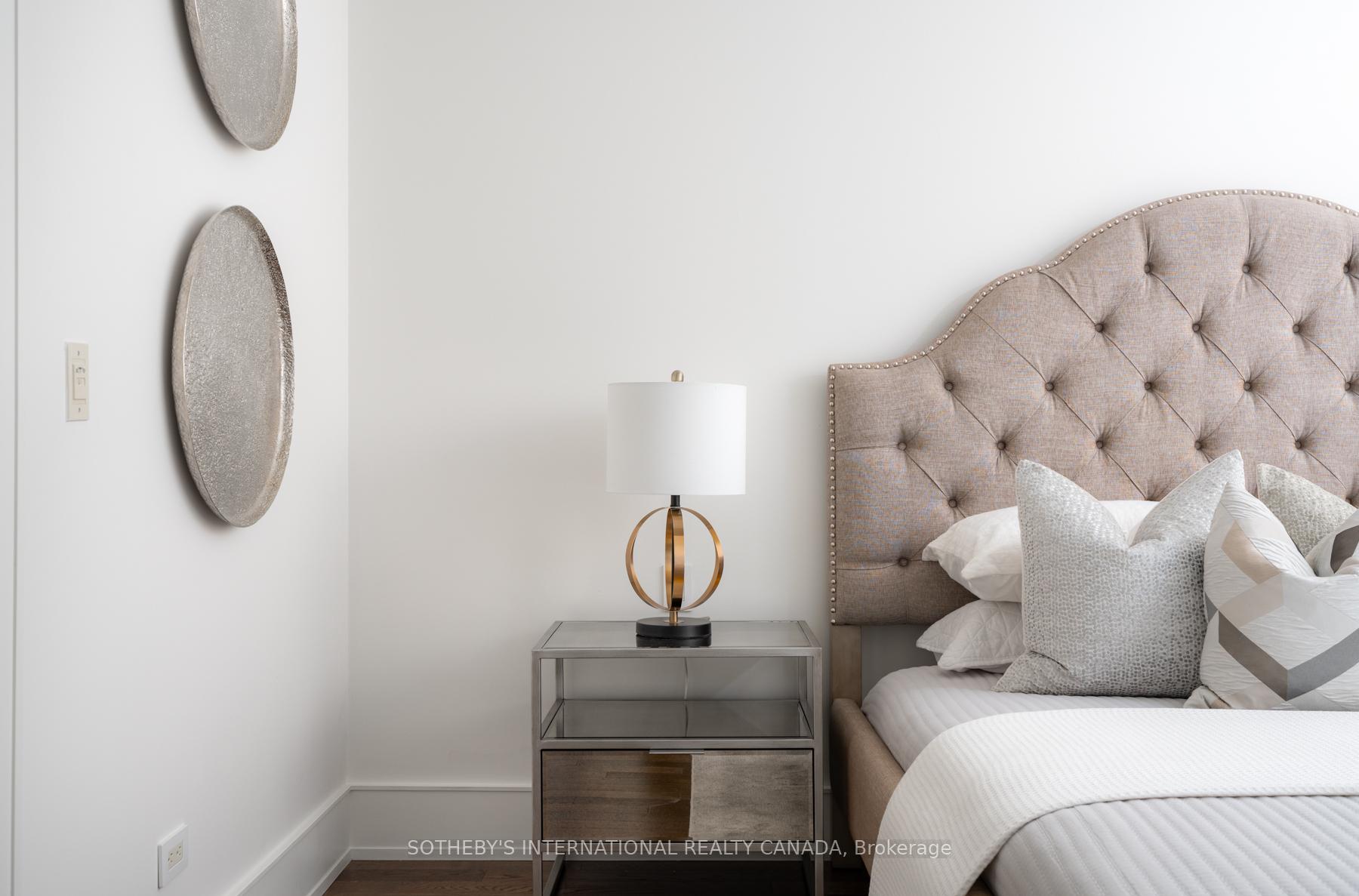 183 Wellington Street W 4104