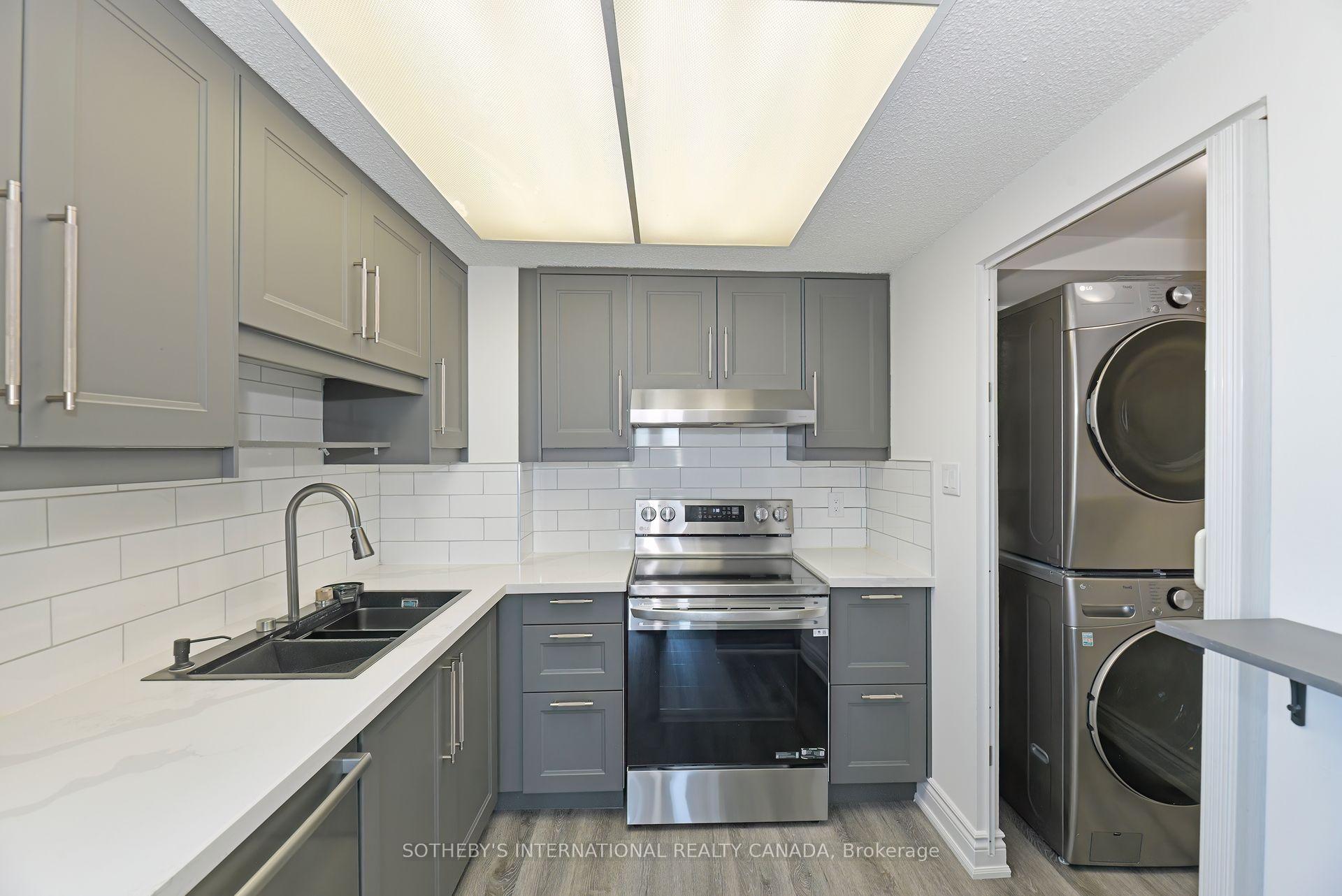 3000 Bathurst Street 1205