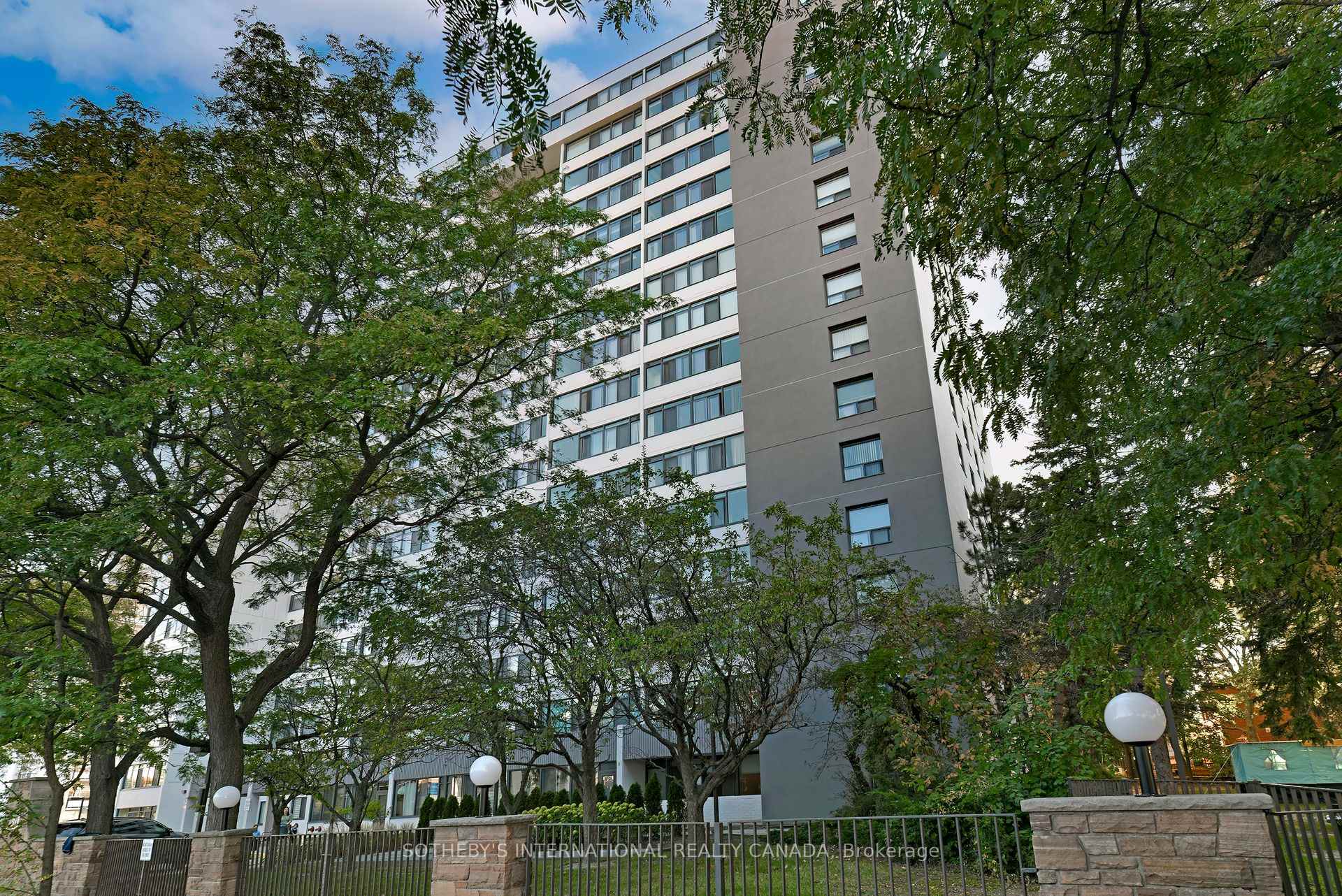 3000 Bathurst Street 1205