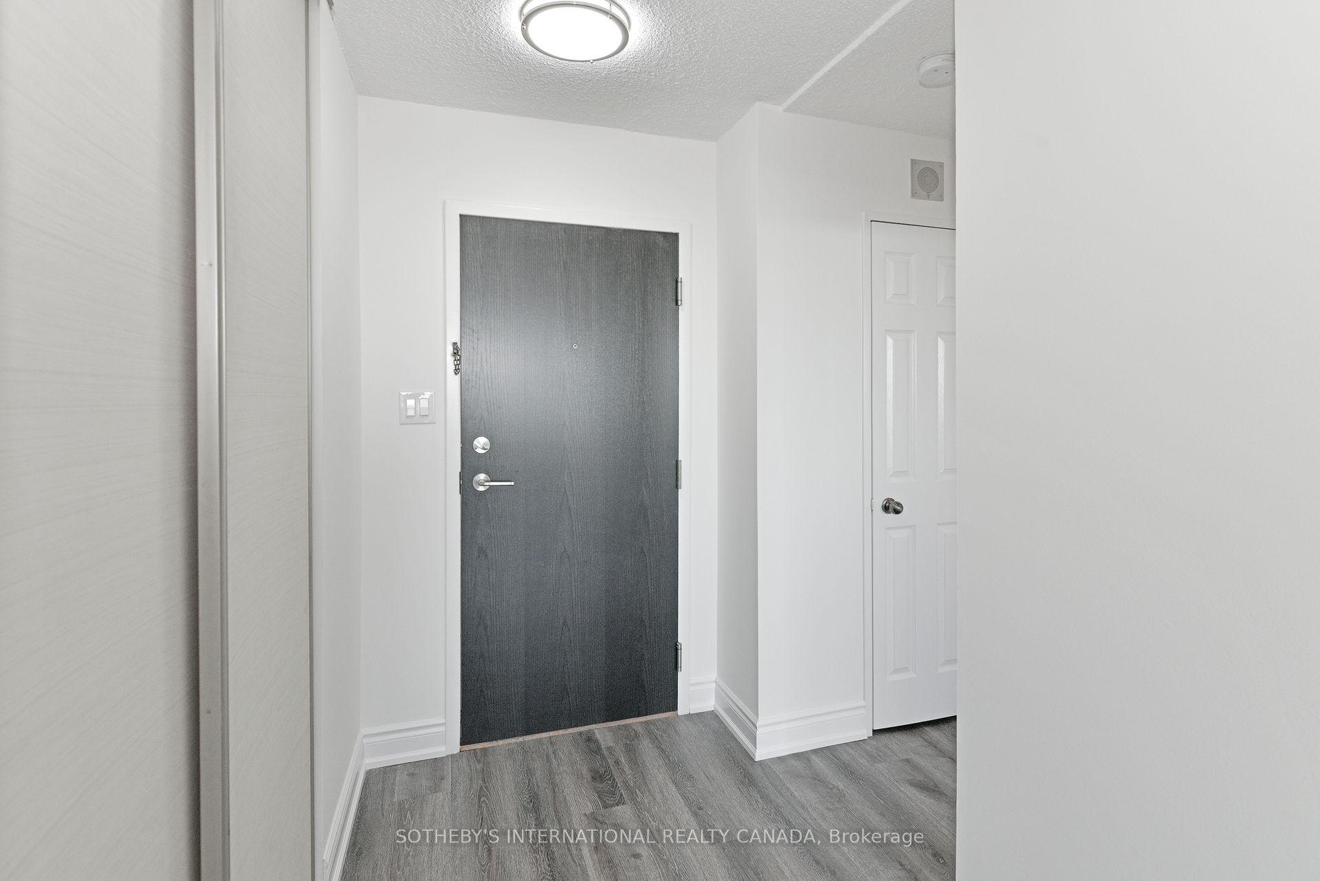 3000 Bathurst Street 1205