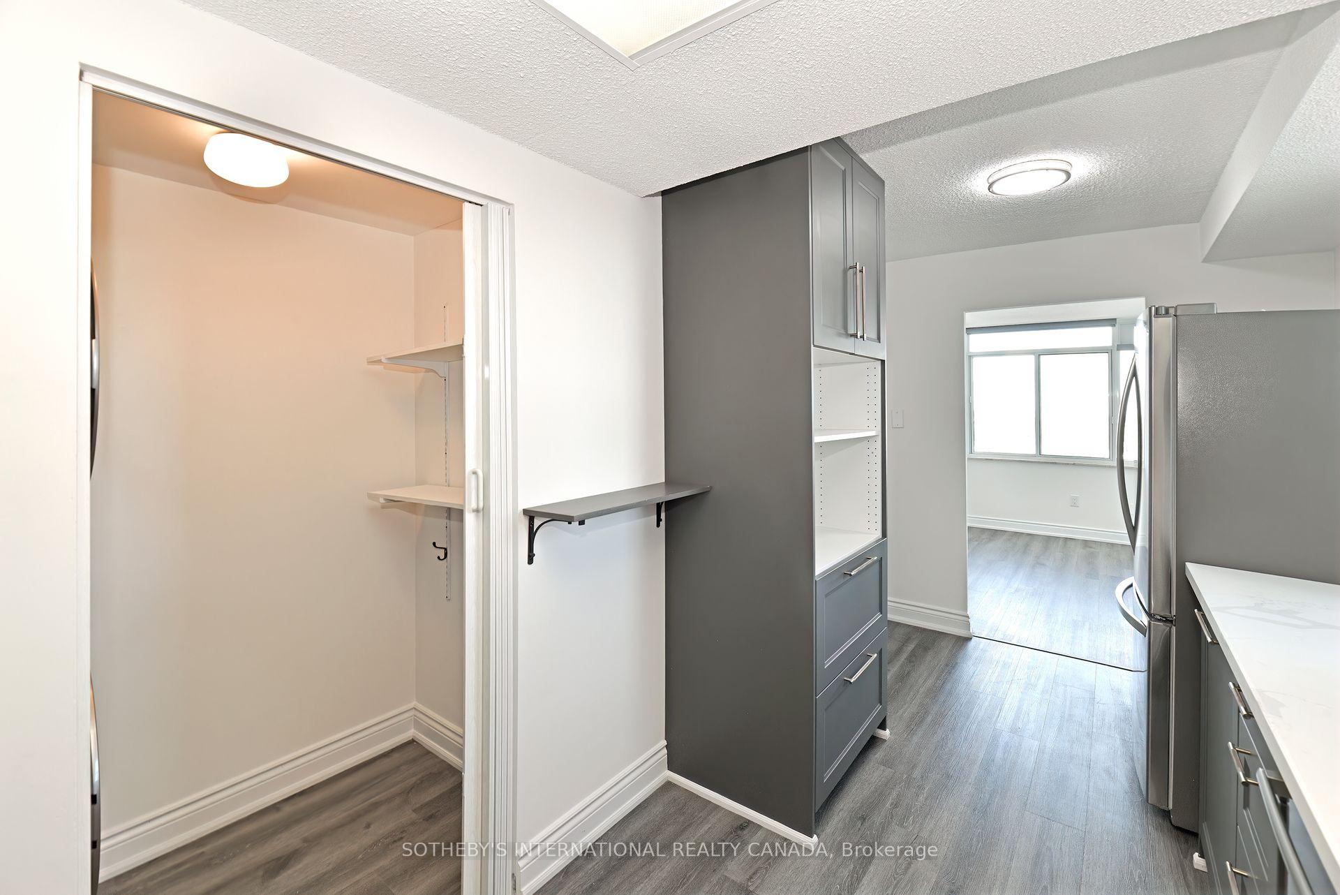 3000 Bathurst Street 1205