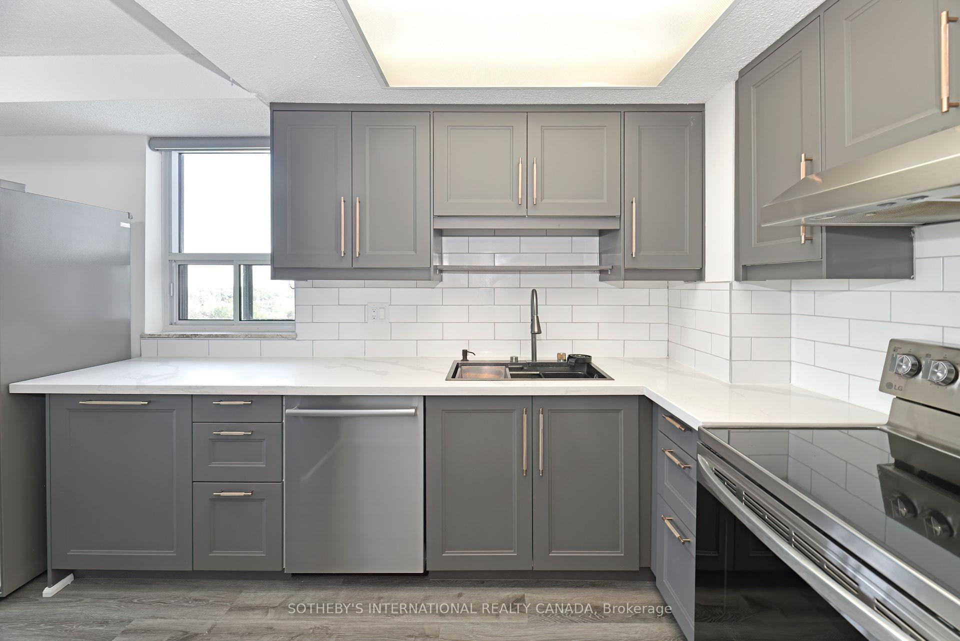 3000 Bathurst Street 1205