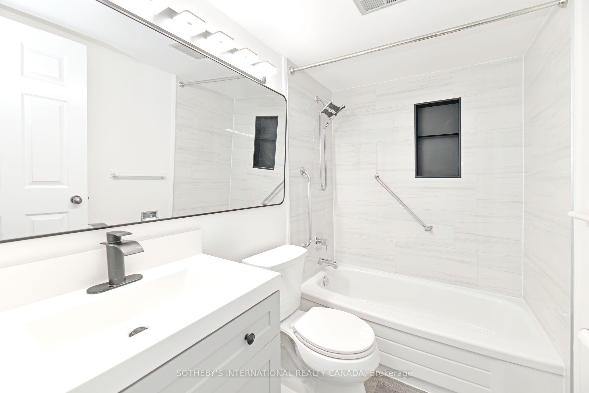 3000 Bathurst Street 1205