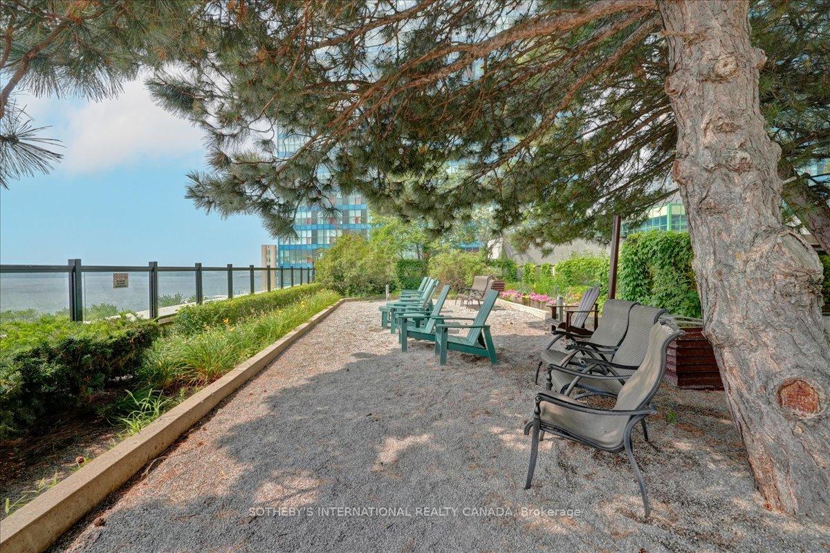 65 Harbour Square 1110