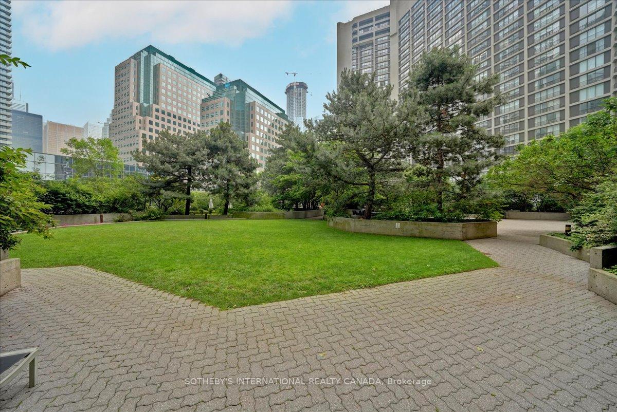 65 Harbour Square 1110