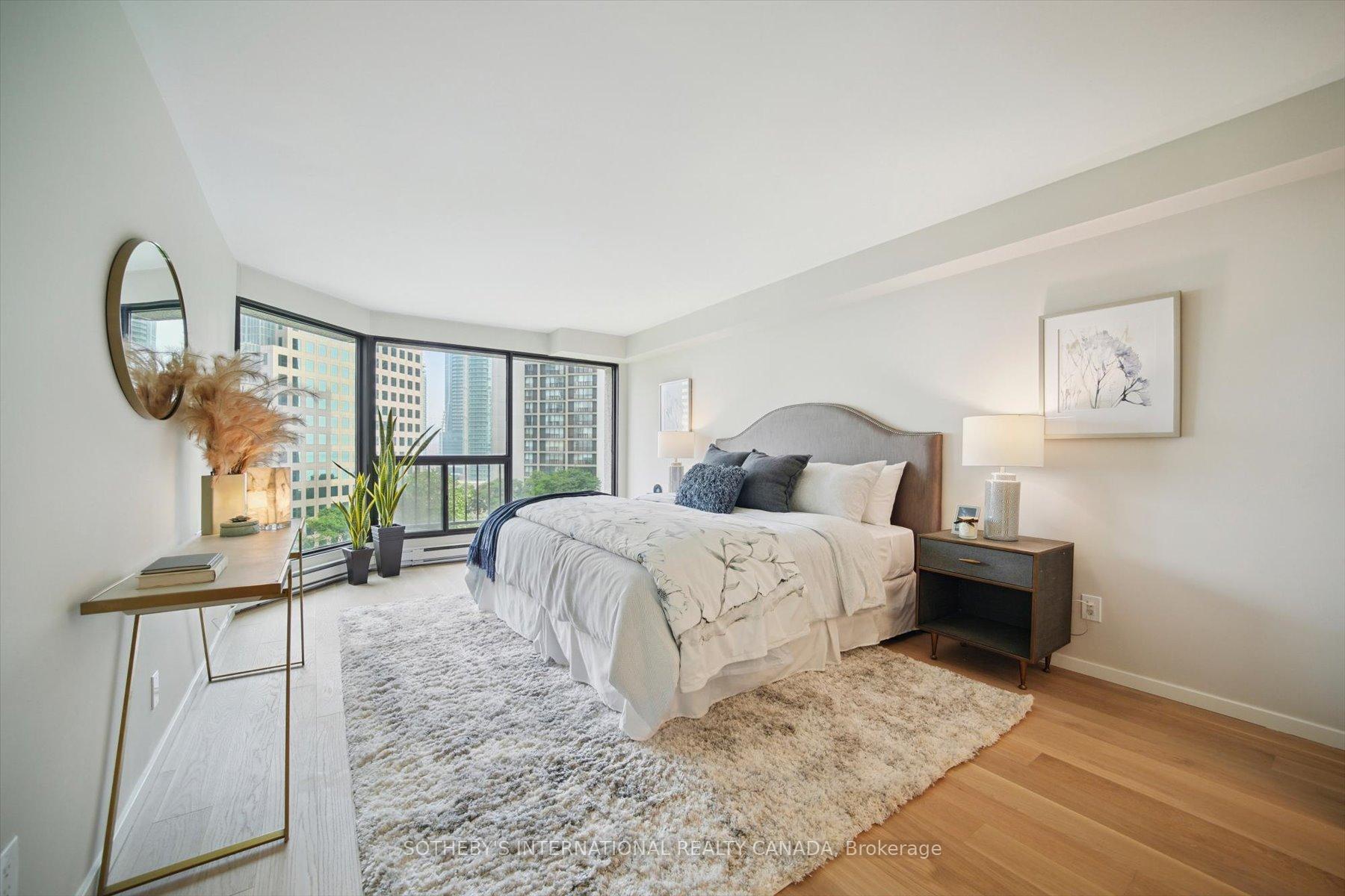 65 Harbour Square 1110