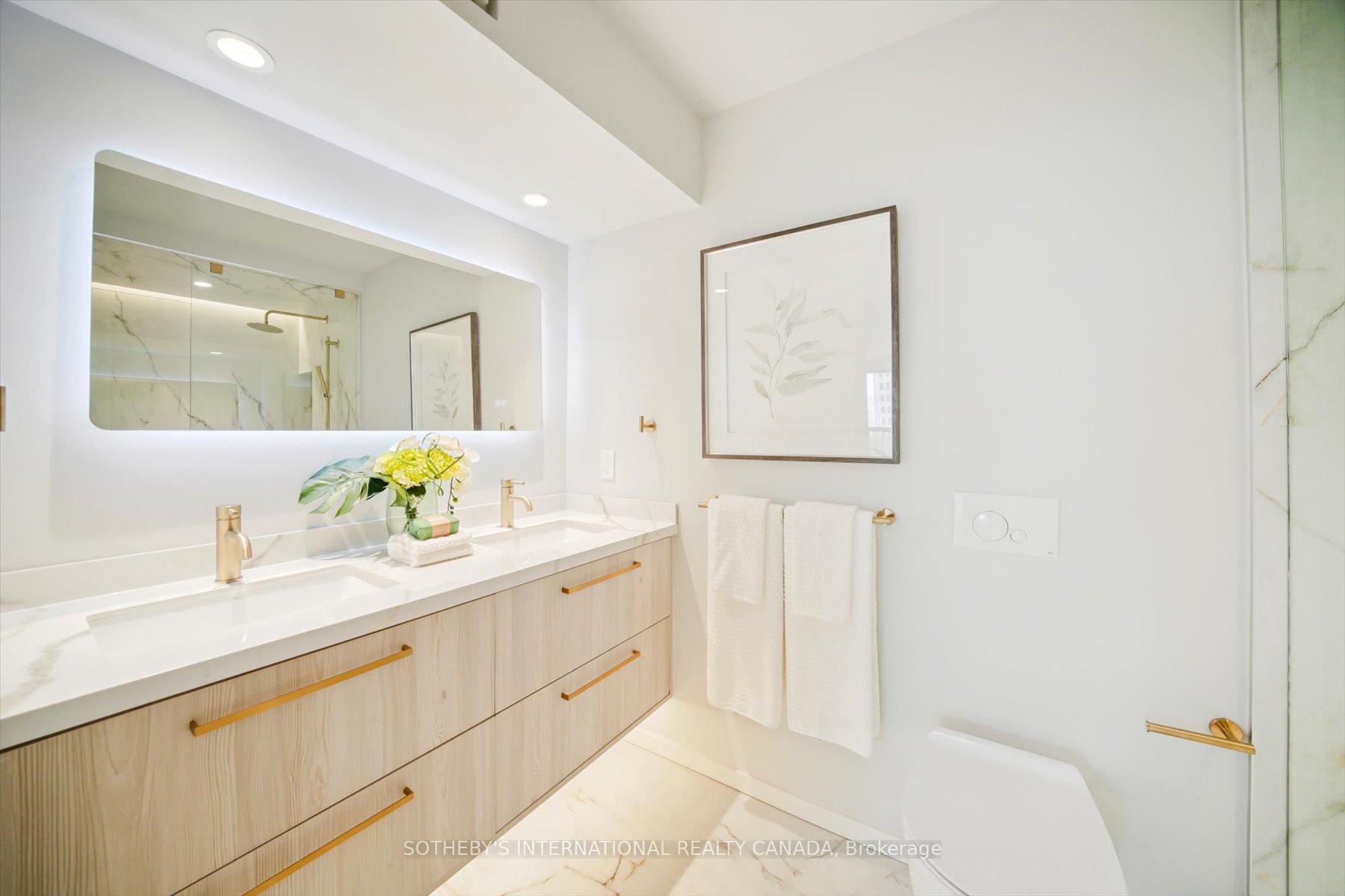 65 Harbour Square 1110