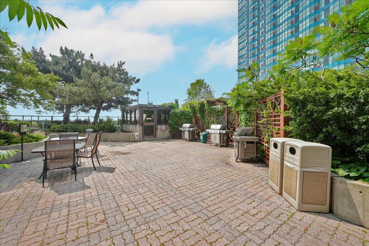65 Harbour Square 1110
