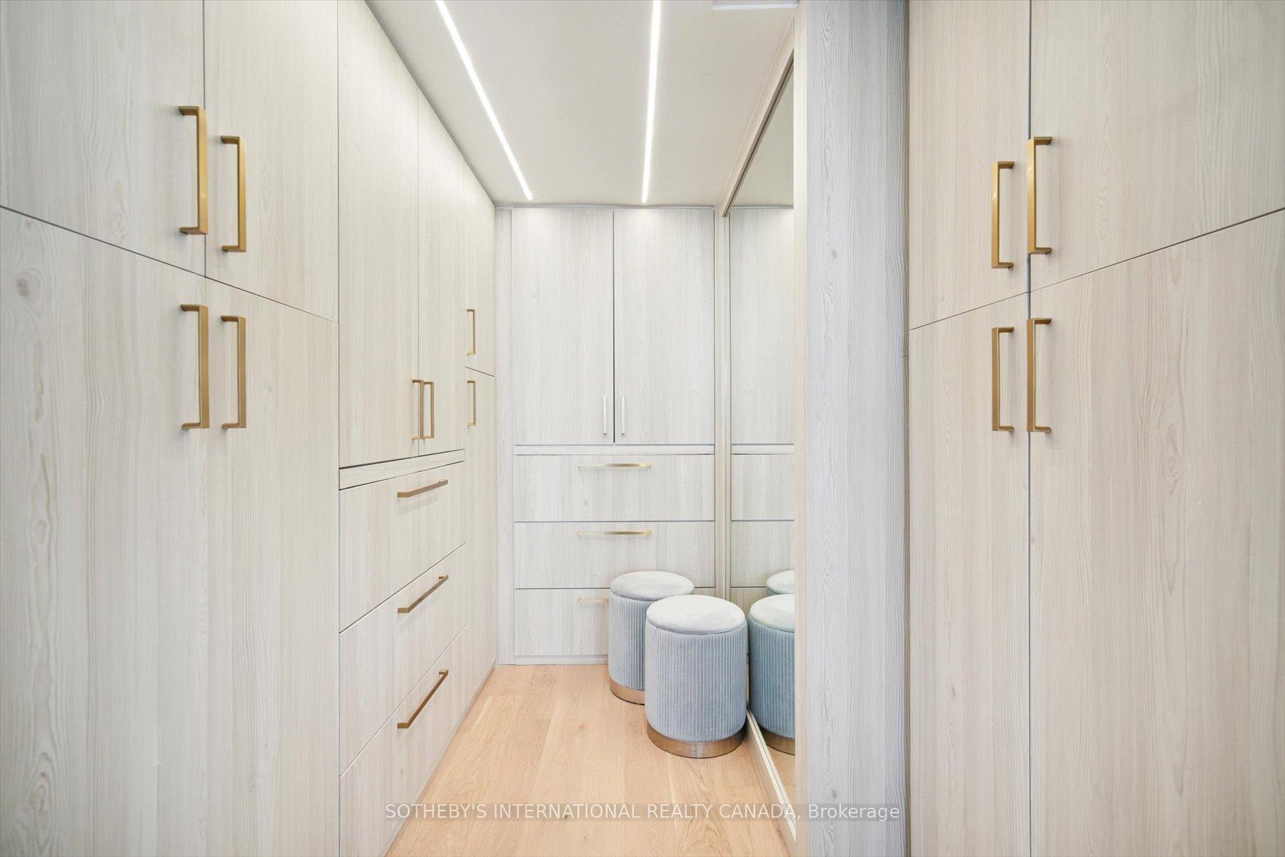 65 Harbour Square 1110