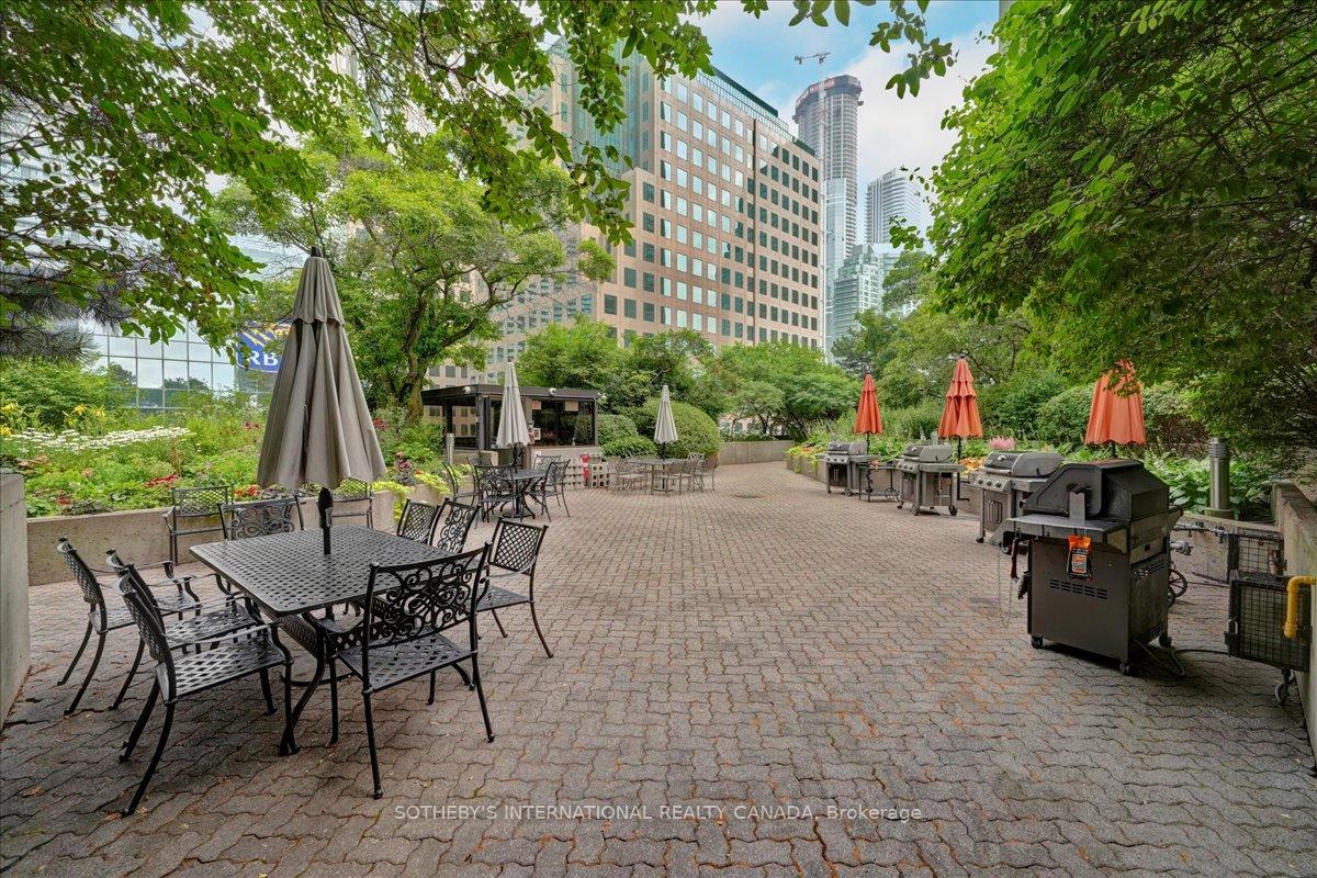 65 Harbour Square 1110