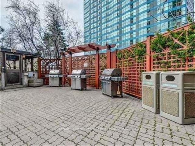 65 Harbour Square 1110