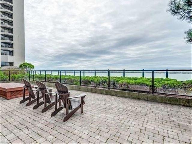 65 Harbour Square 1110