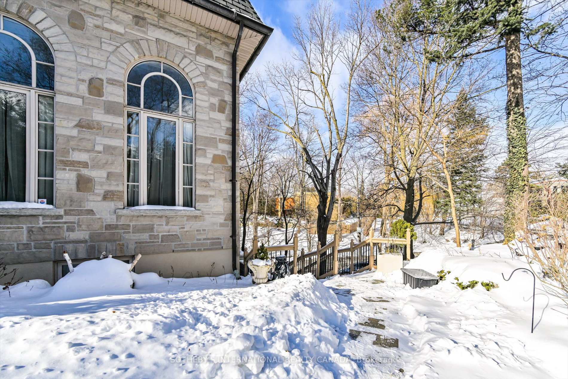 50 Old Yonge Street 2