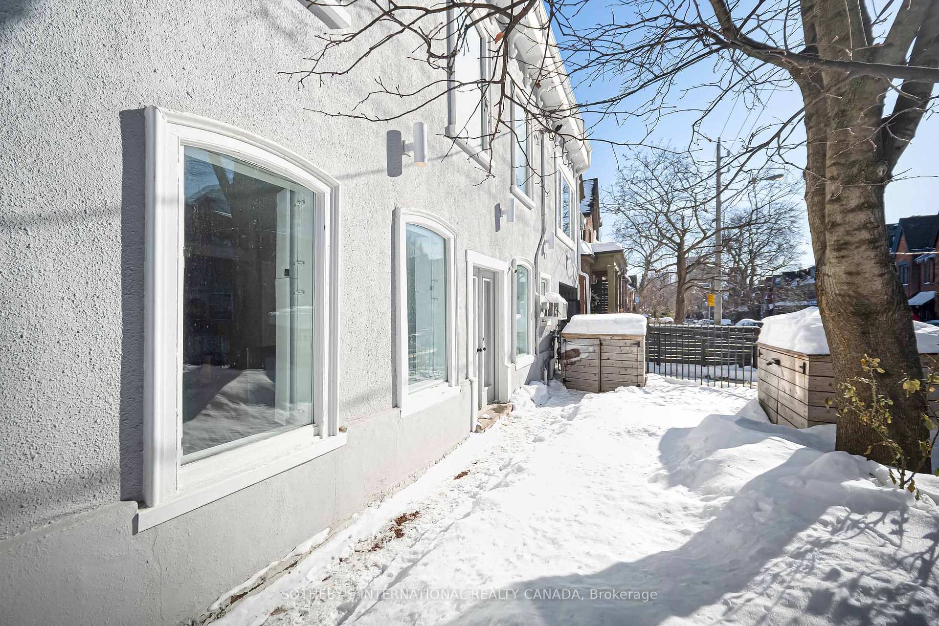 391 Ontario Street Ground