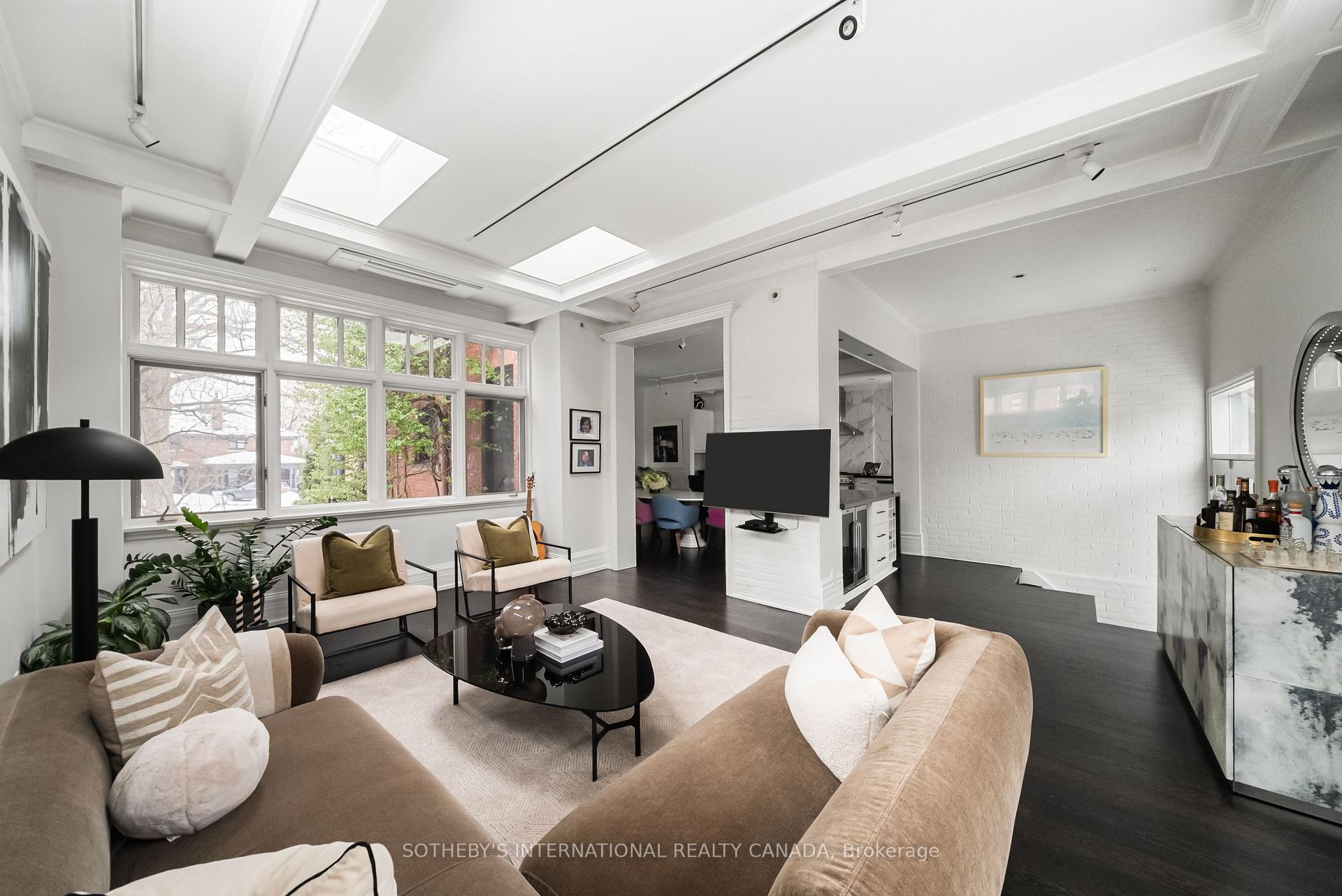 92 Woodlawn Avenue