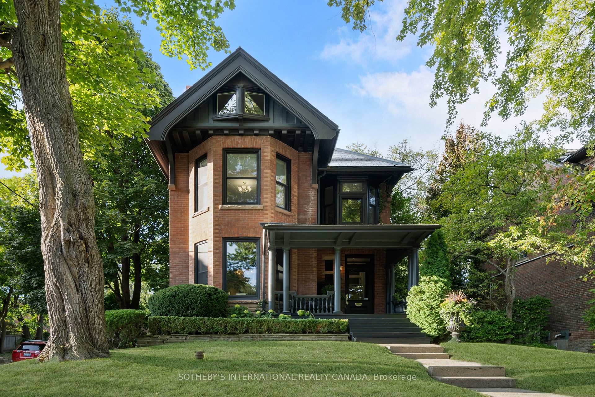 92 Woodlawn Avenue