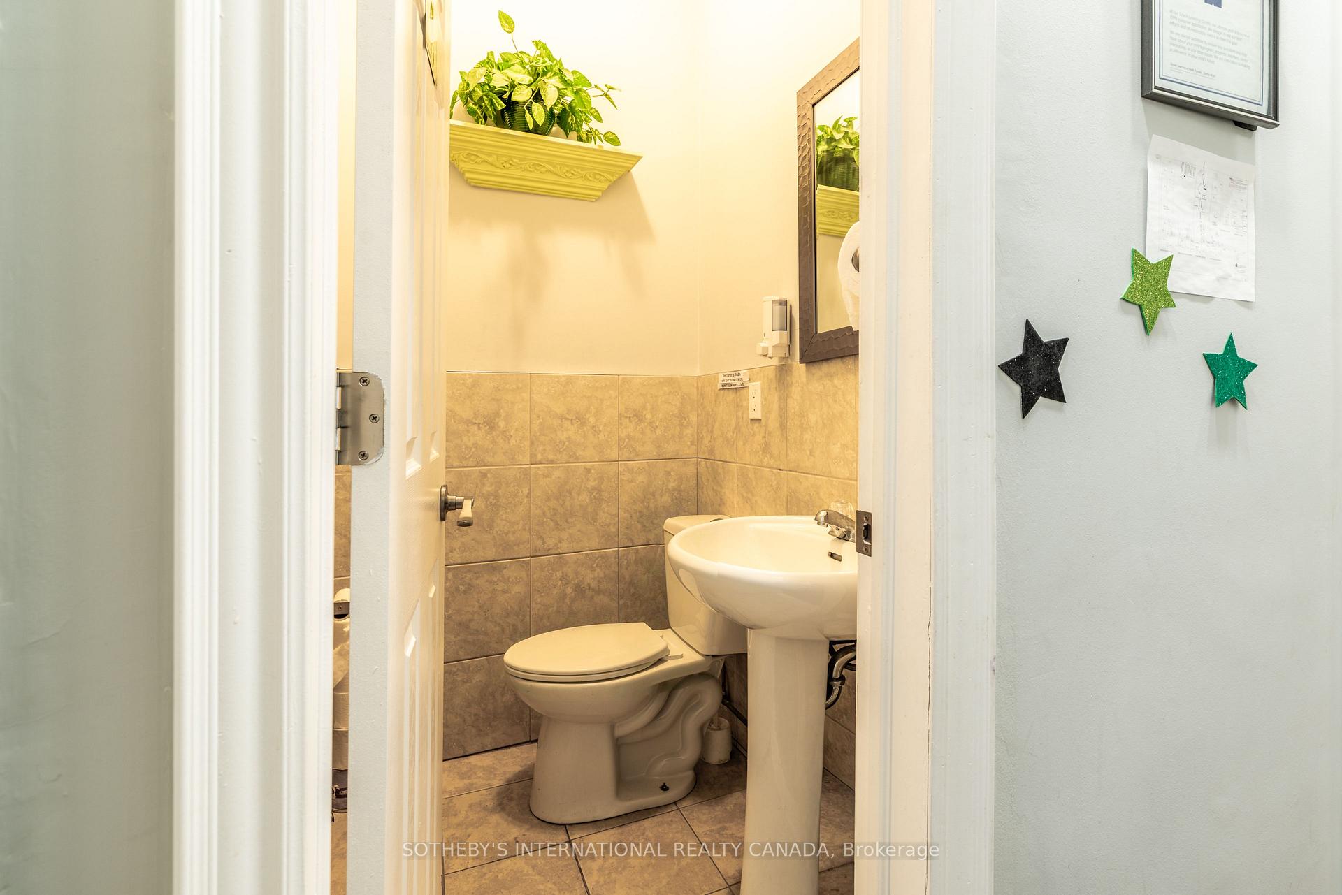 3310 Yonge Street Main floor