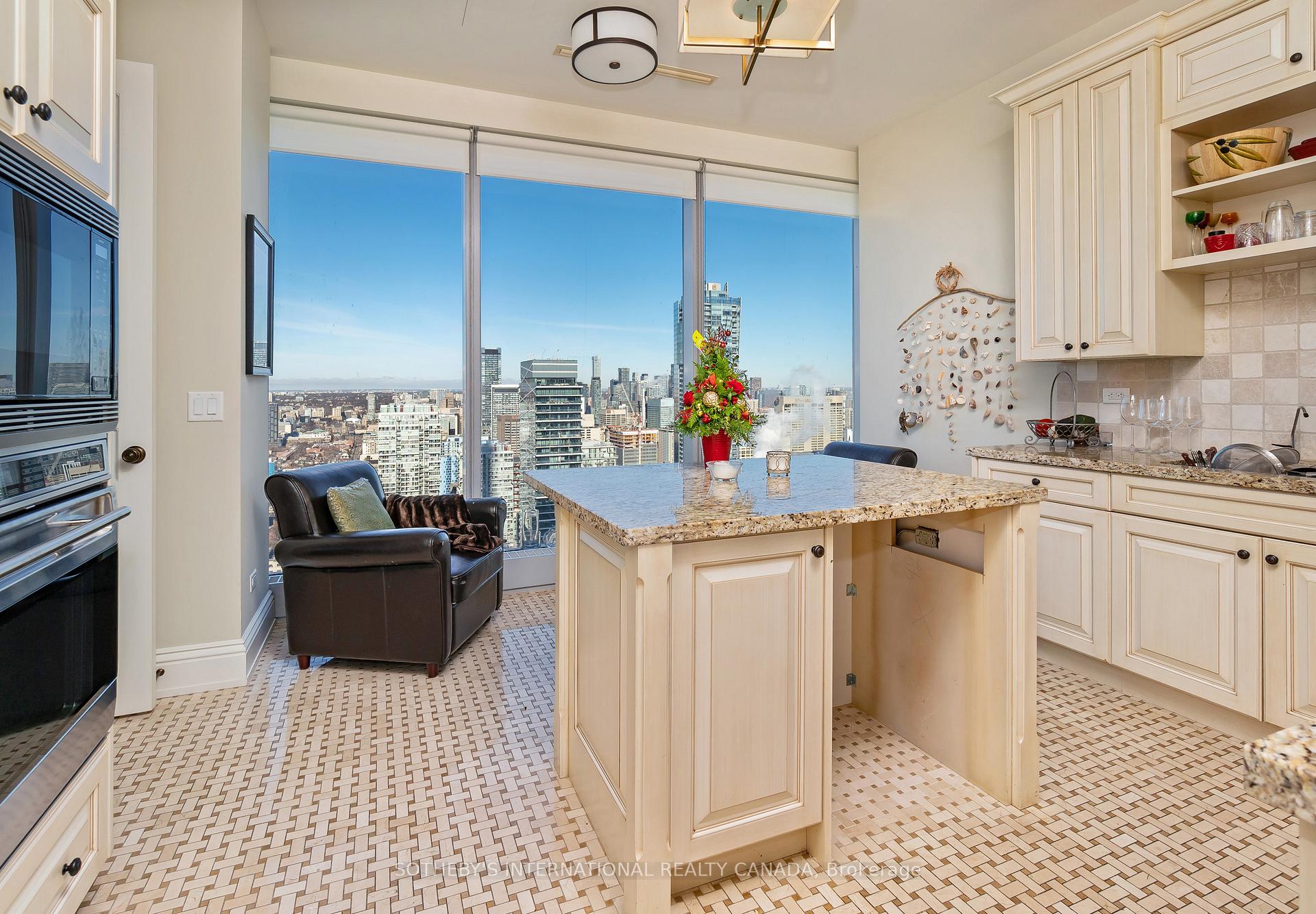 183 Wellington Street W 4201
