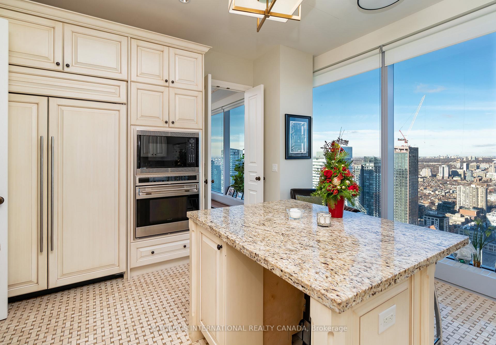 183 Wellington Street W 4201