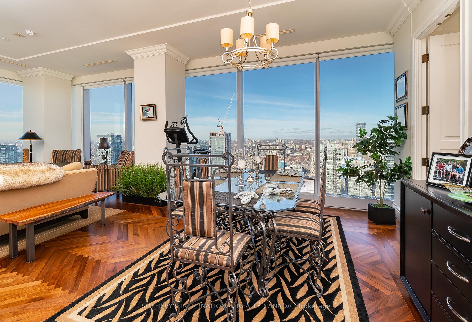 183 Wellington Street W 4201