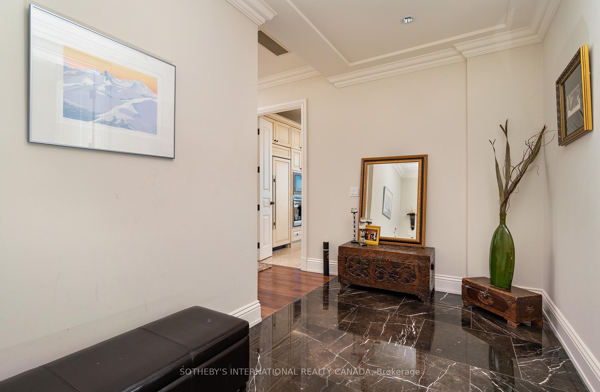 183 Wellington Street W 4201