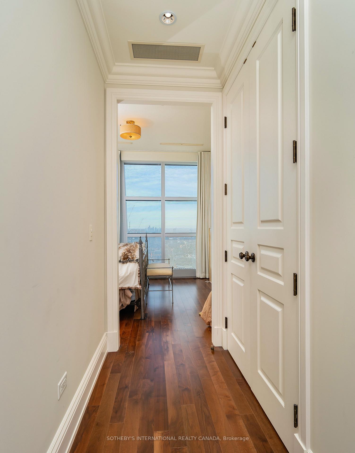 183 Wellington Street W 4201
