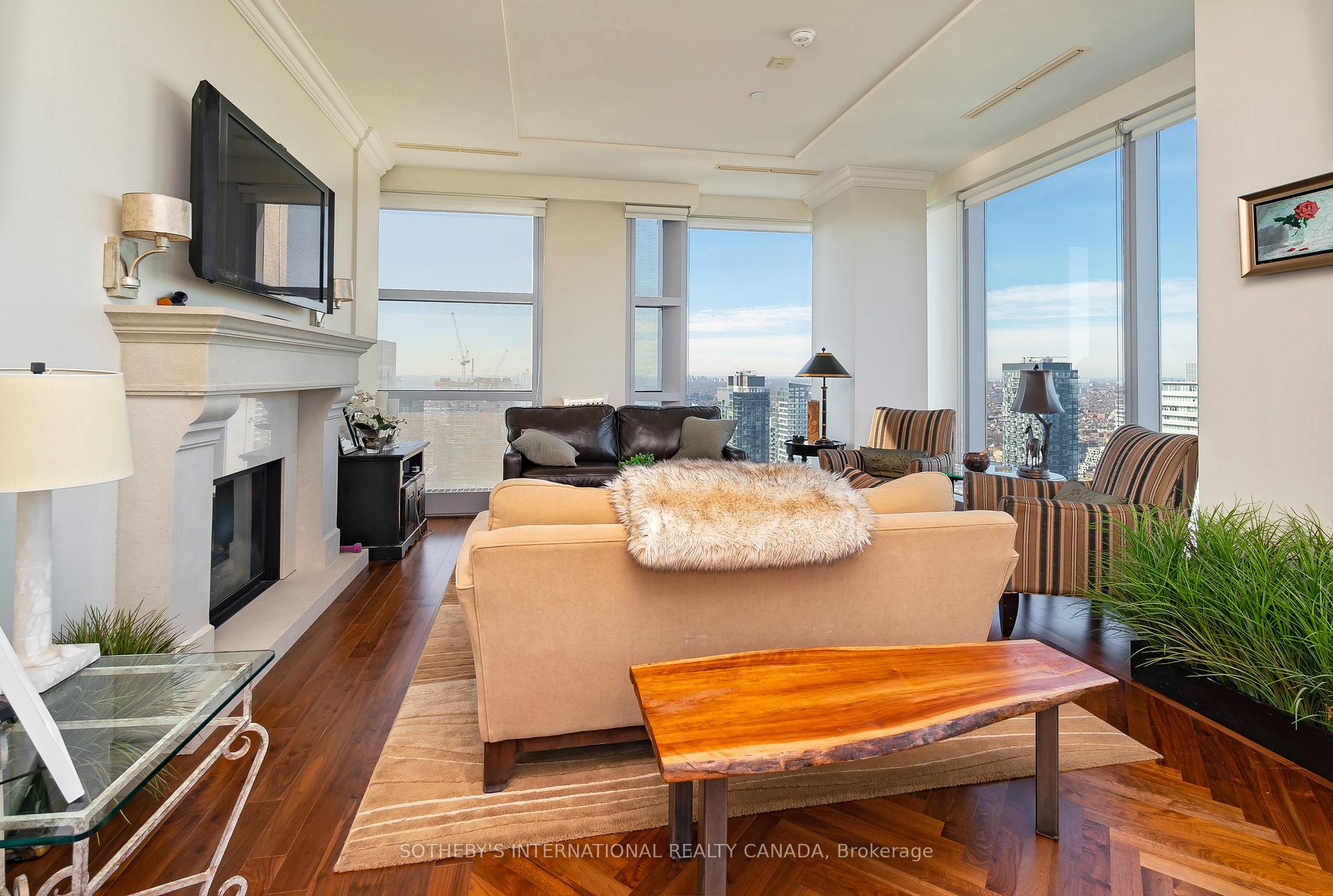 183 Wellington Street W 4201