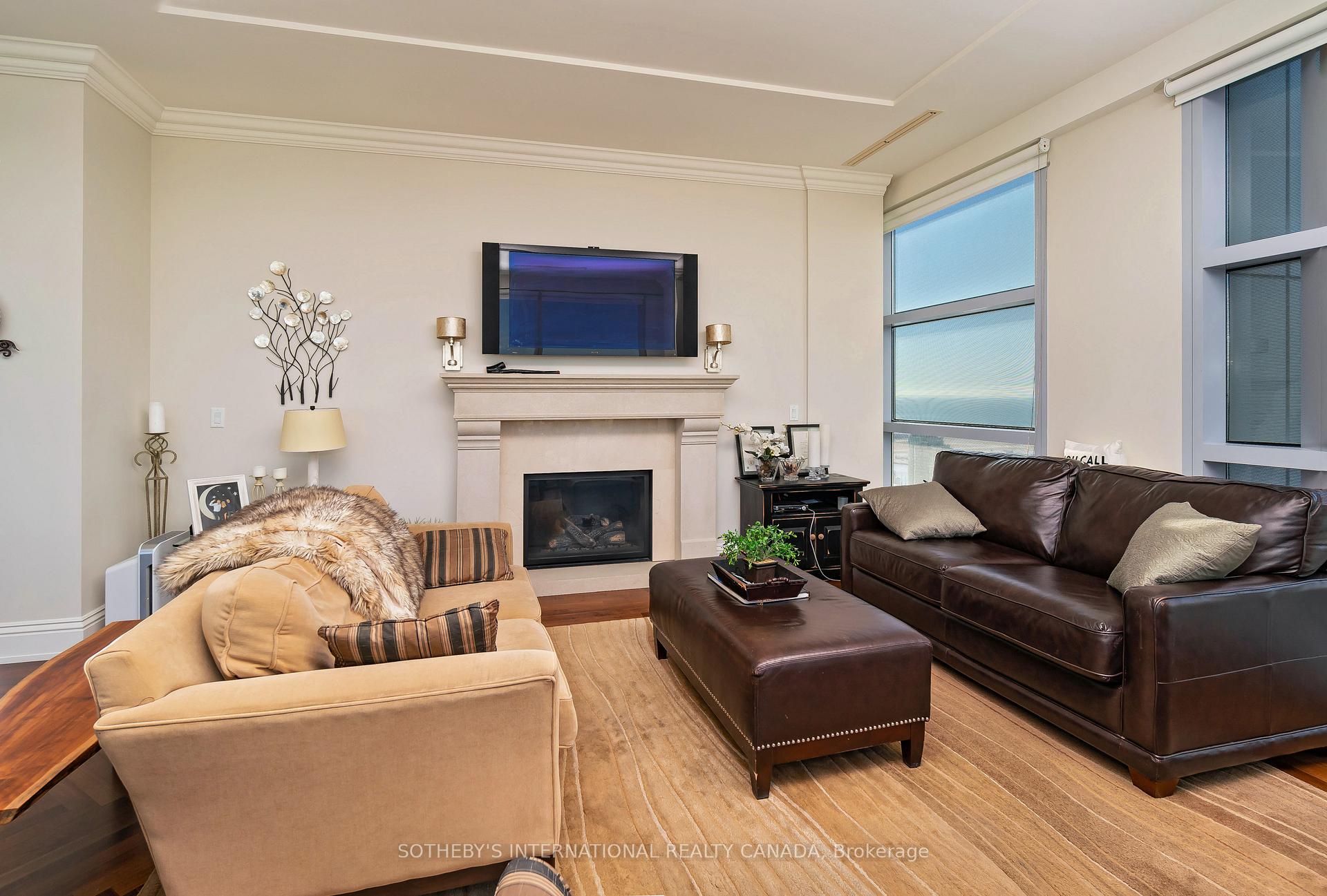 183 Wellington Street W 4201