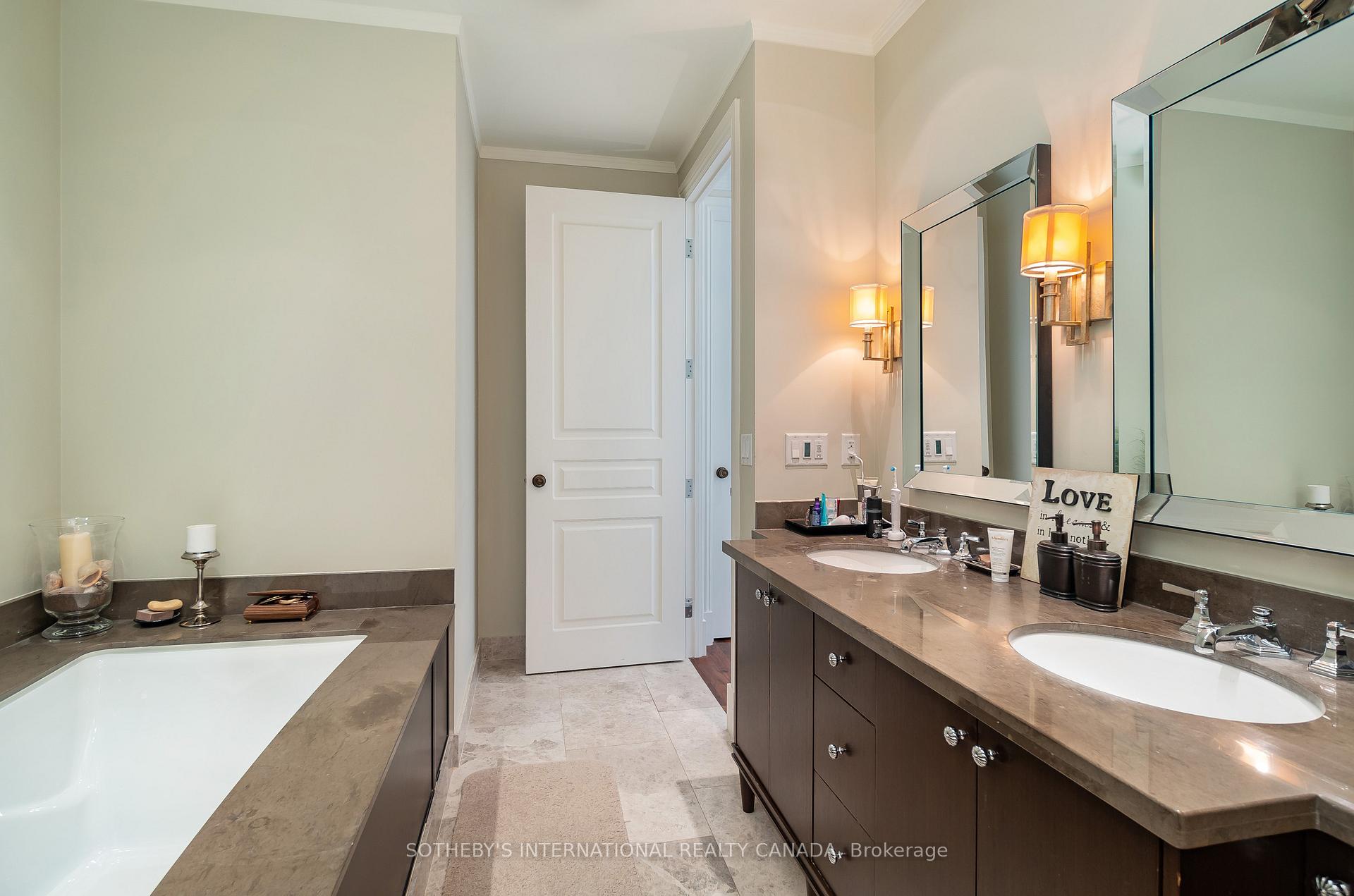 183 Wellington Street W 4201