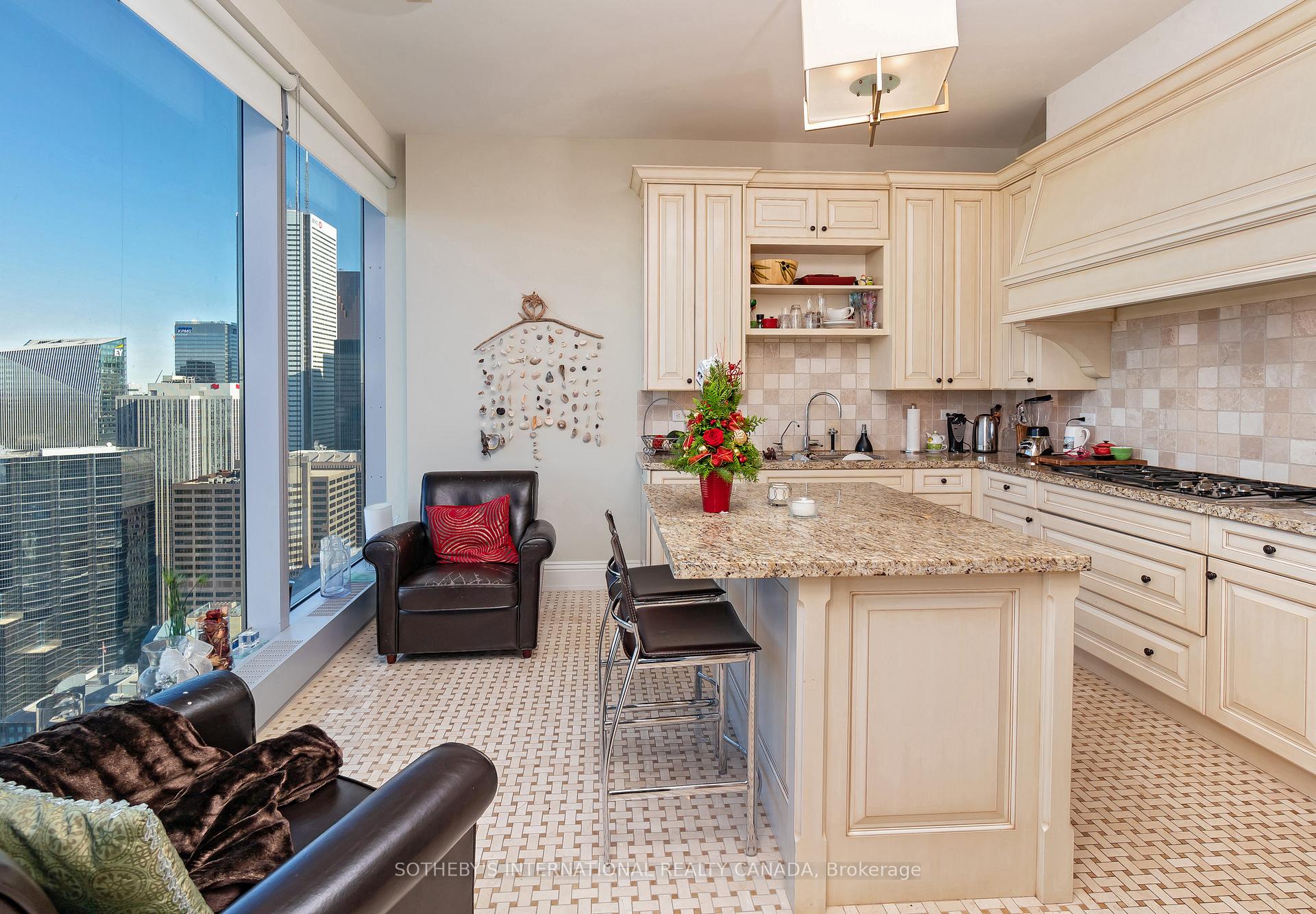 183 Wellington Street W 4201