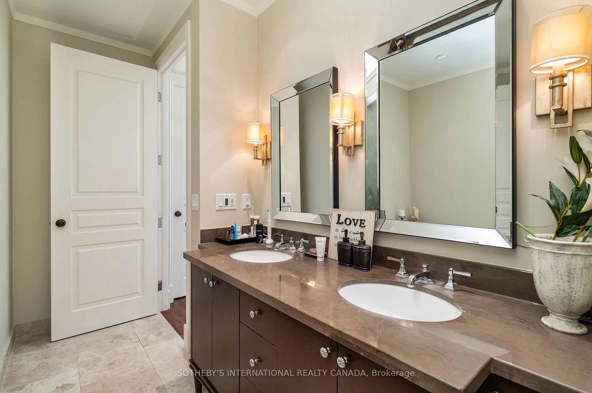 183 Wellington Street W 4201