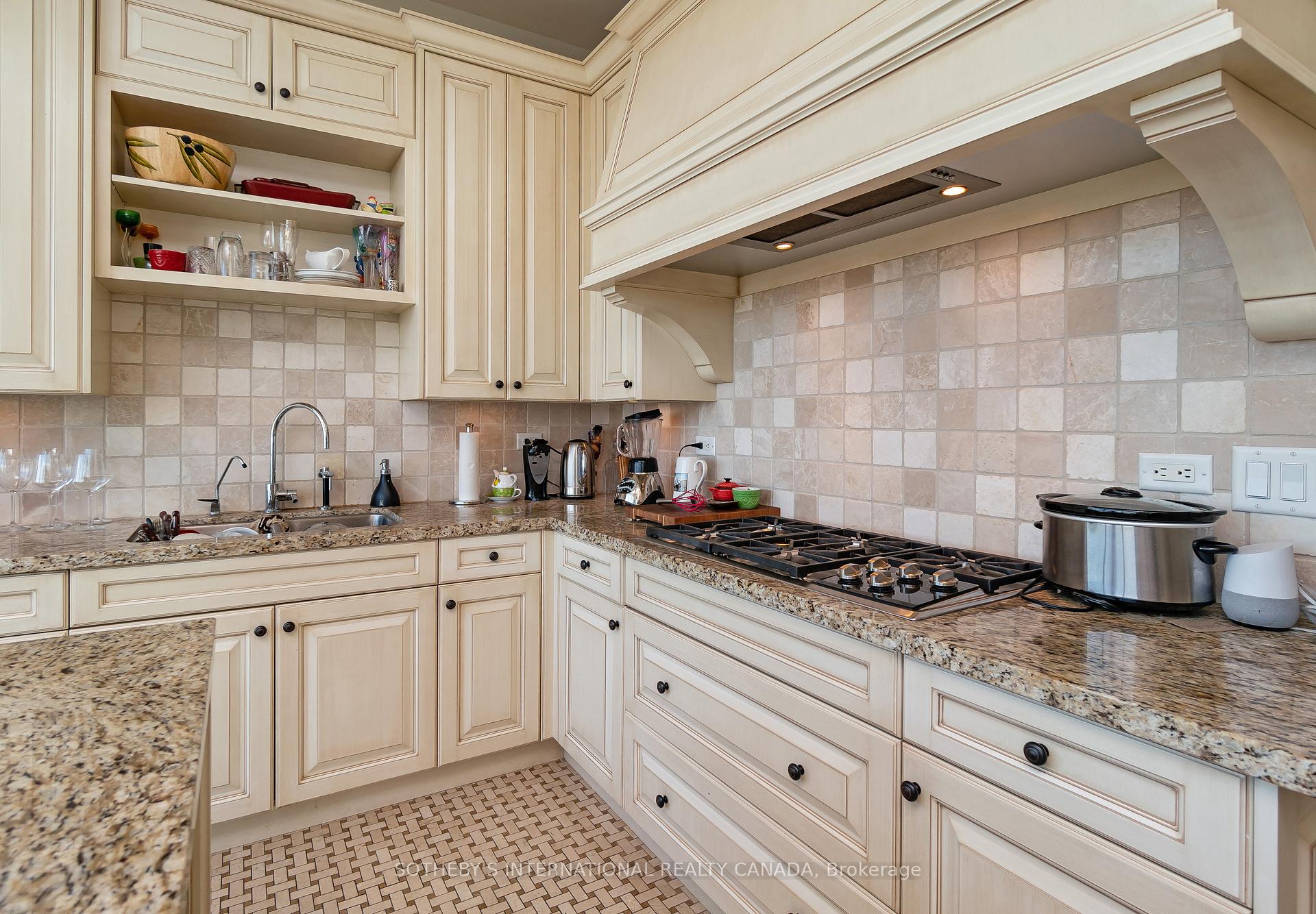 183 Wellington Street W 4201