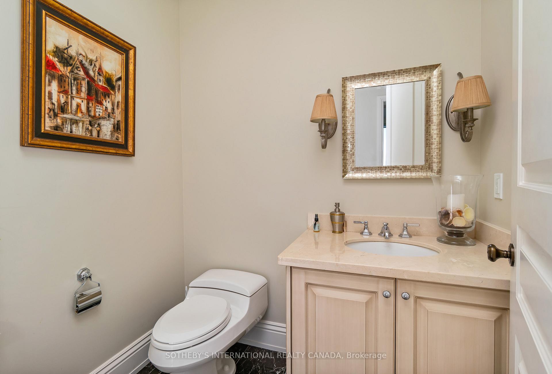 183 Wellington Street W 4201
