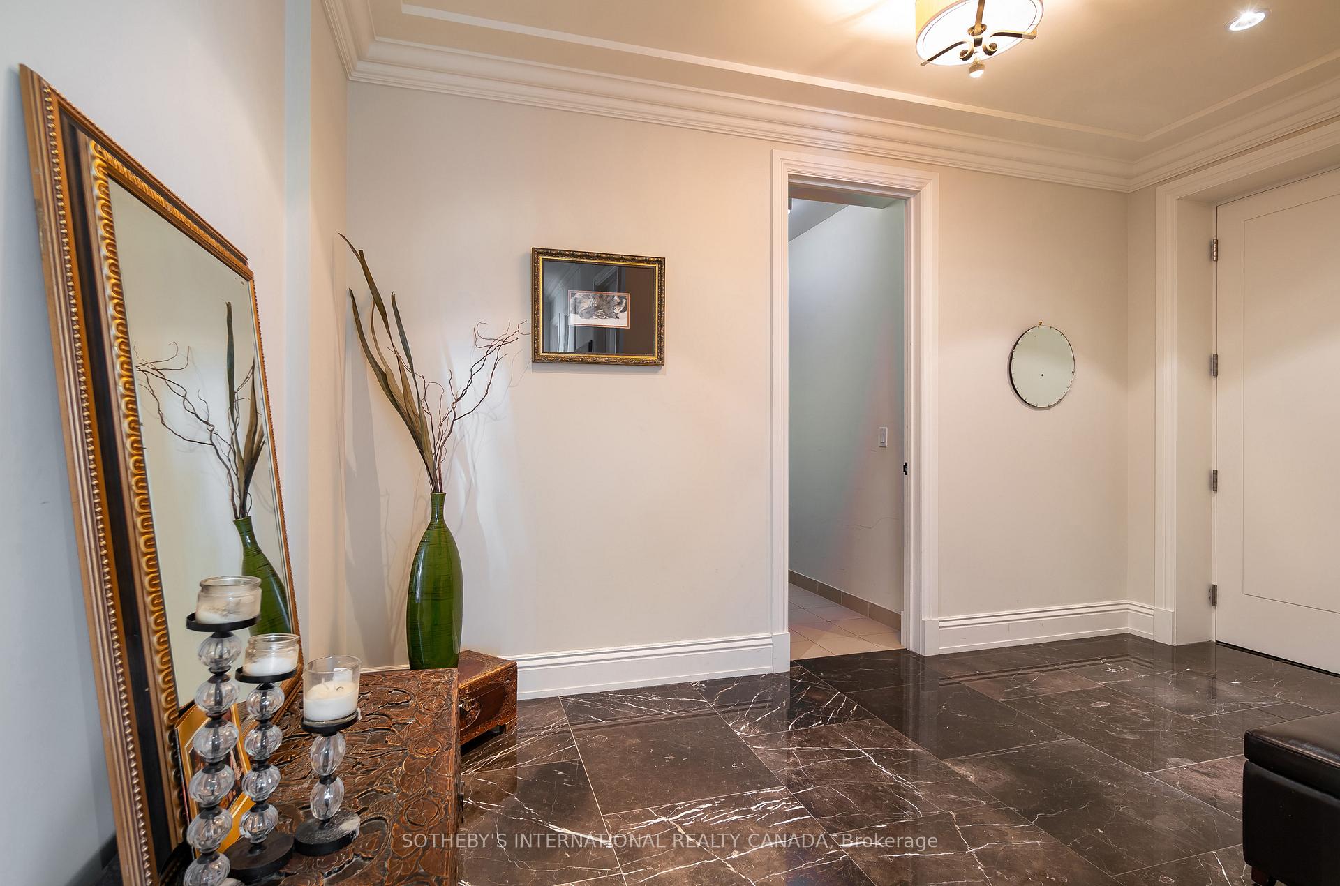 183 Wellington Street W 4201