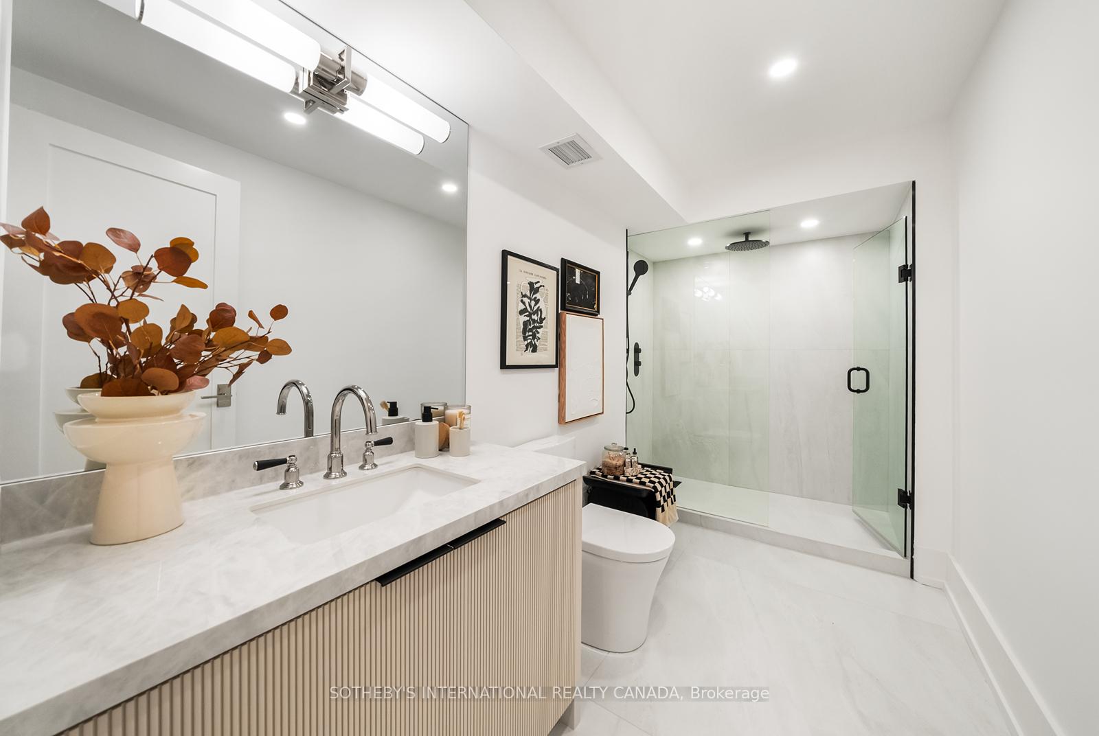 110 Bloor Street W 1009