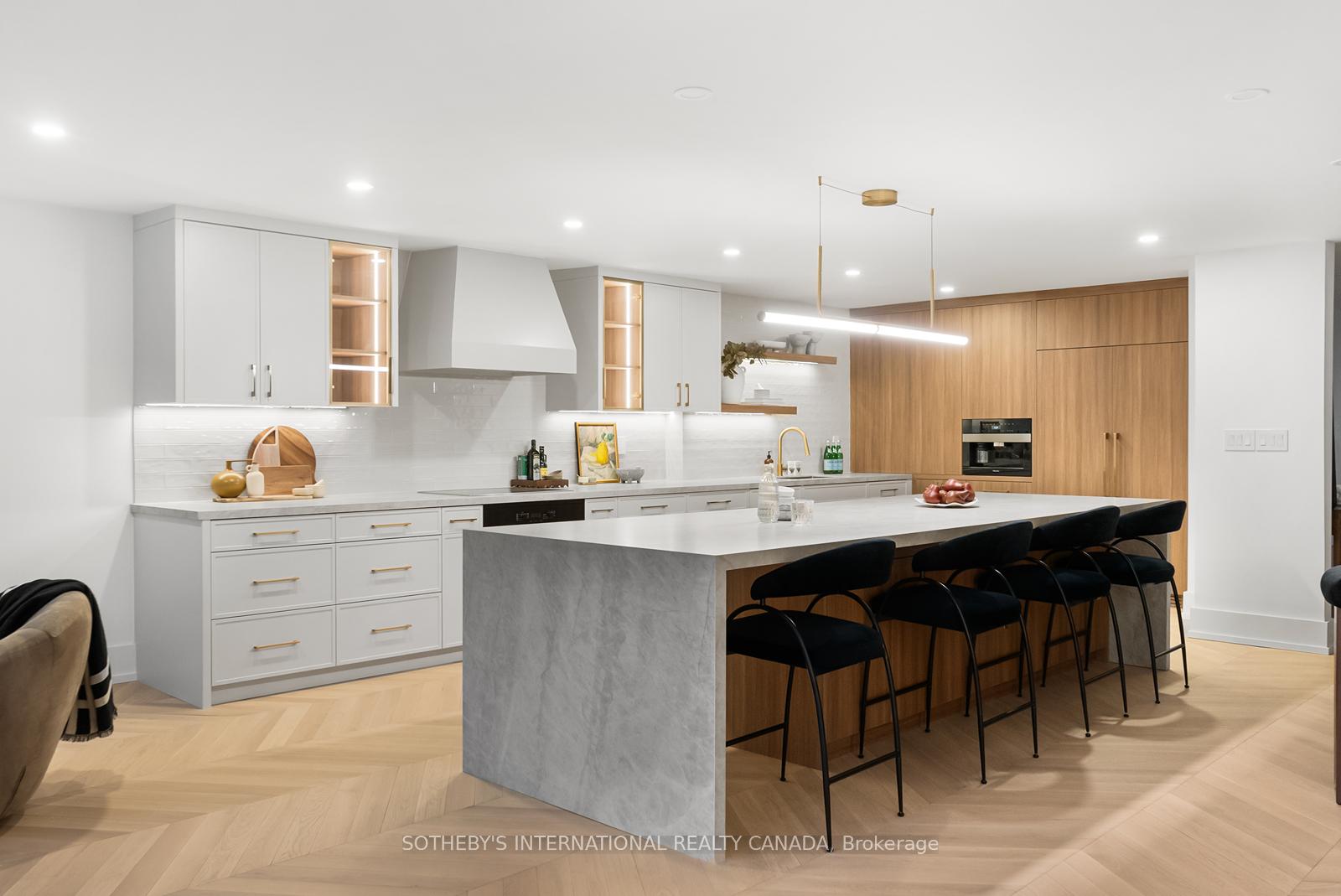 110 Bloor Street W 1009