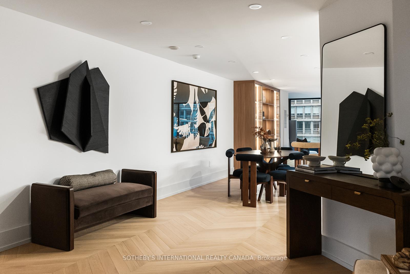 110 Bloor Street W 1009