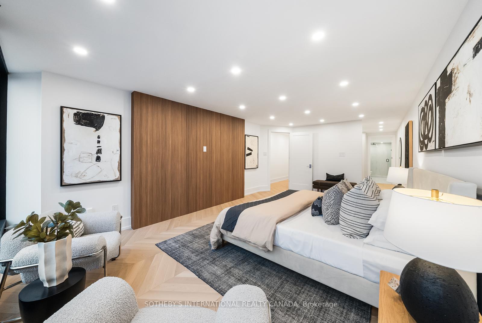 110 Bloor Street W 1009