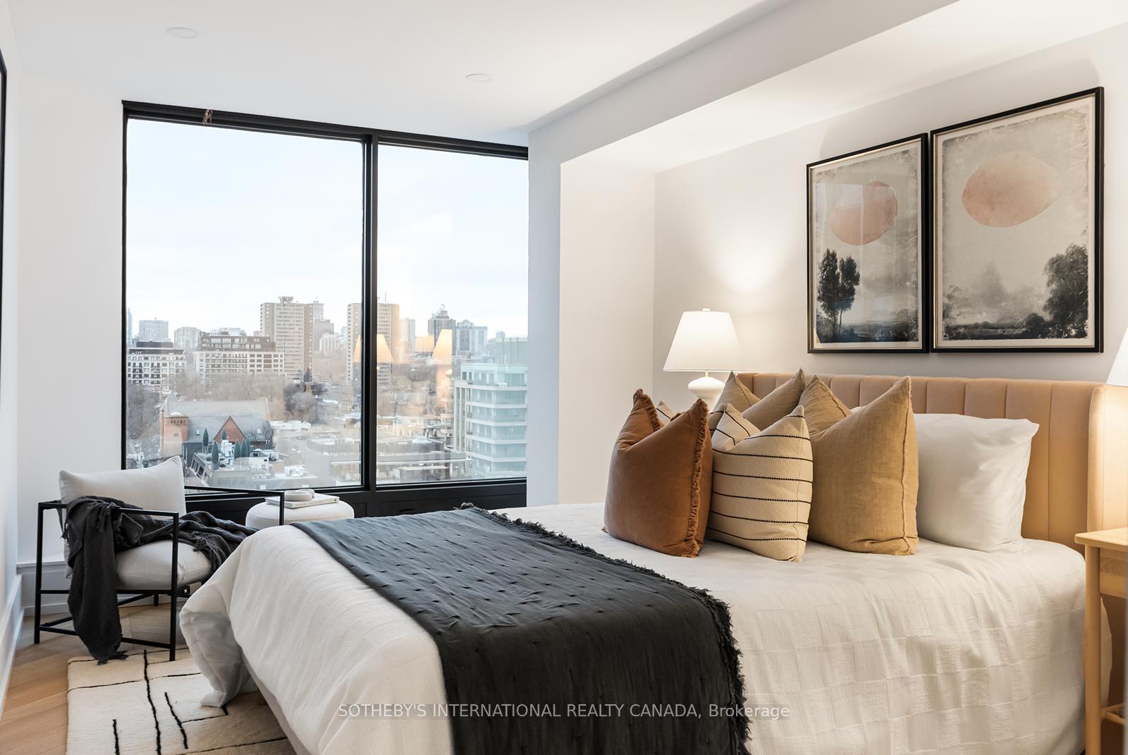 110 Bloor Street W 1009