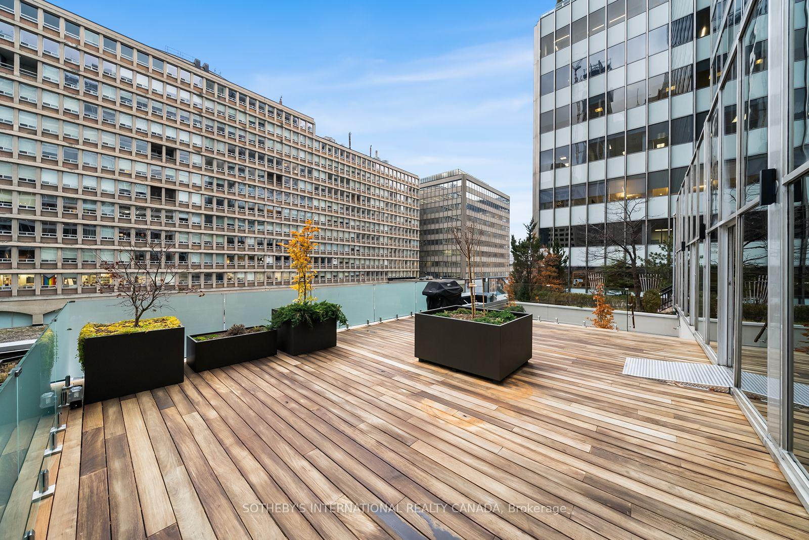 110 Bloor Street W 1009