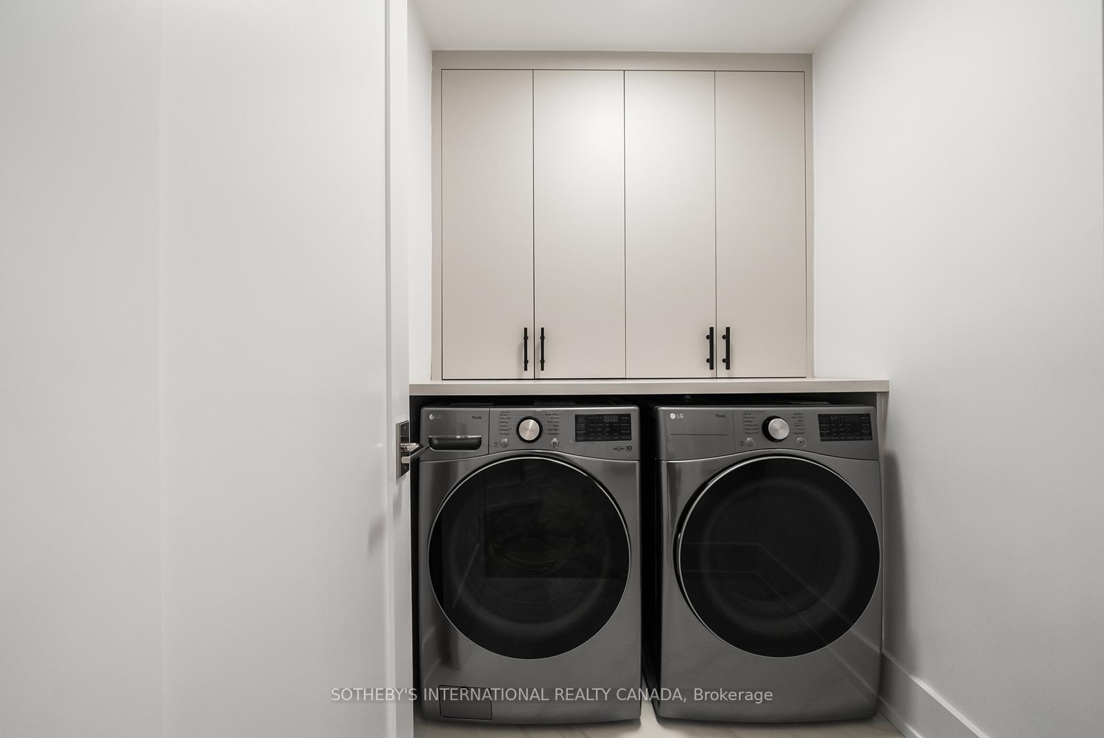 110 Bloor Street W 1009