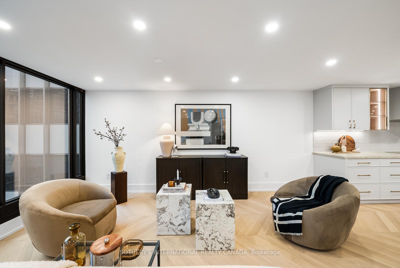 110 Bloor Street W 1009