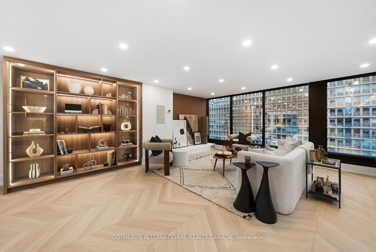 110 Bloor Street W 1009