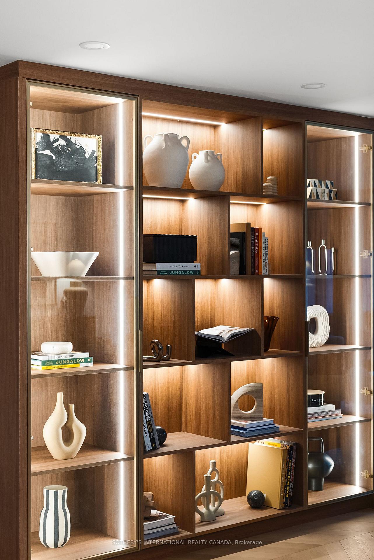 110 Bloor Street W 1009