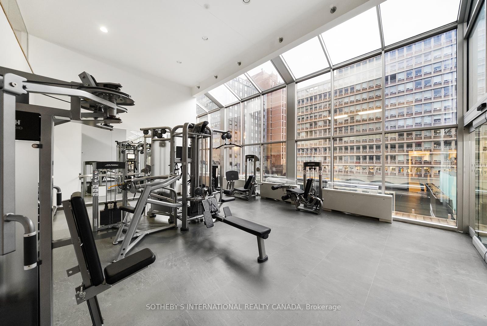 110 Bloor Street W 1009